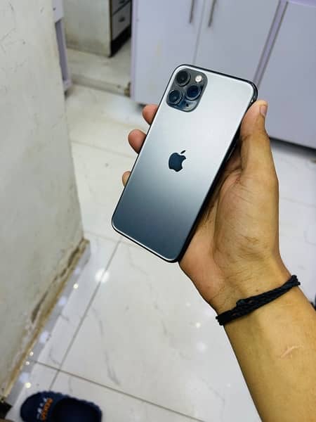 iphone 11 pro gray NON PTA 2