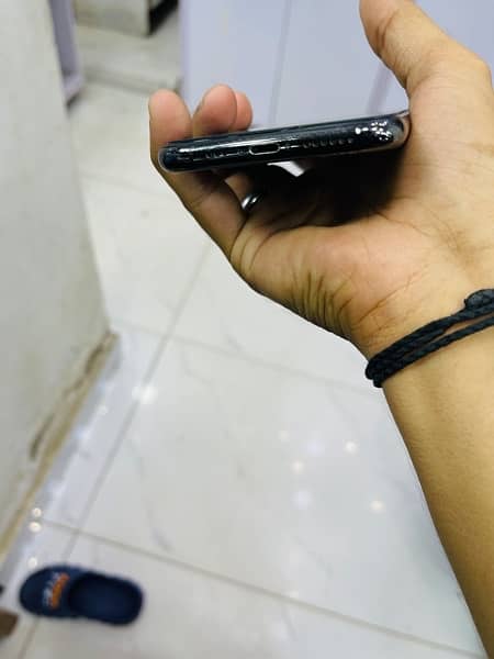 iphone 11 pro gray NON PTA 4