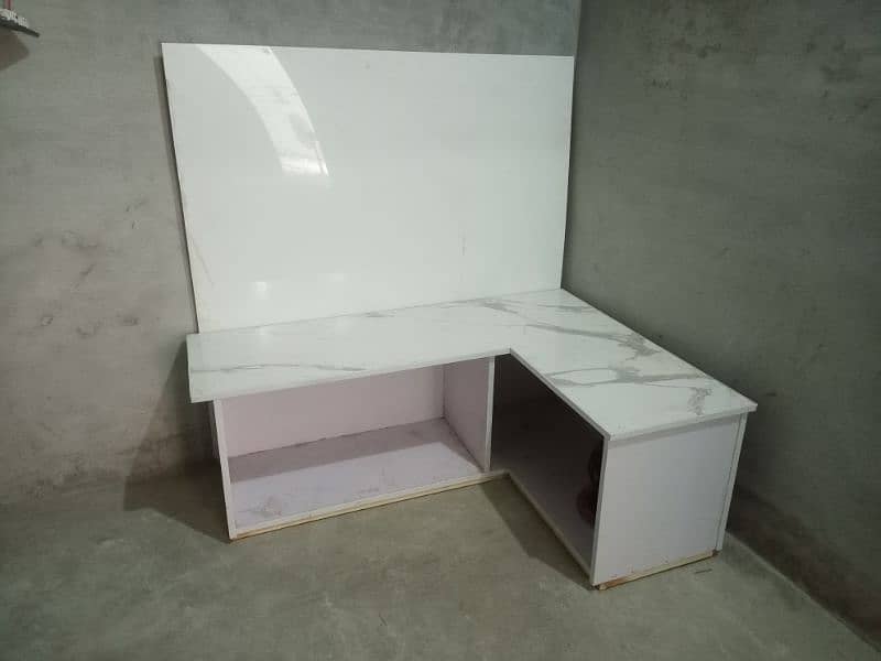 Shop counter + Side Table 4