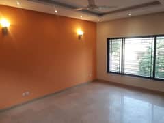 i 8 basement available for rent marble flooring one car parking