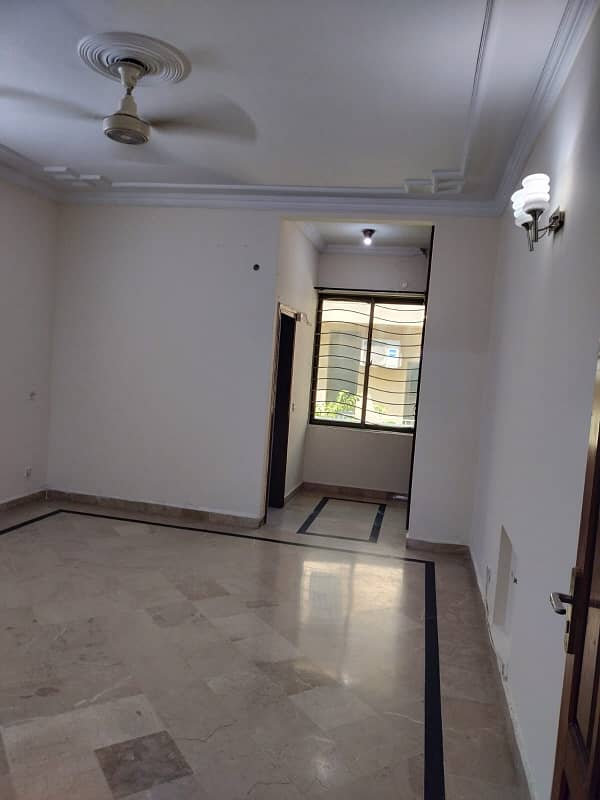 i 8 basement available for rent marble flooring one car parking 8