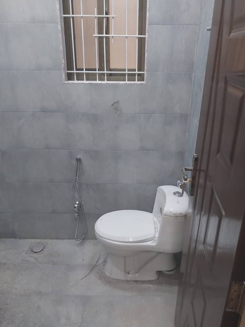 10 Marla house Available for rent in overseas b block Bahria town 2