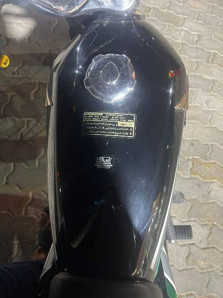 Honda 125 black colour 4