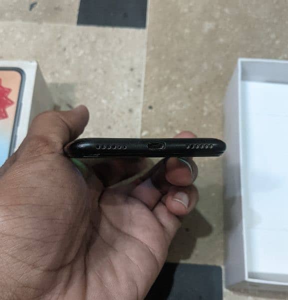 Y6 Prime 32GB with box like y7 bought in 2020 5