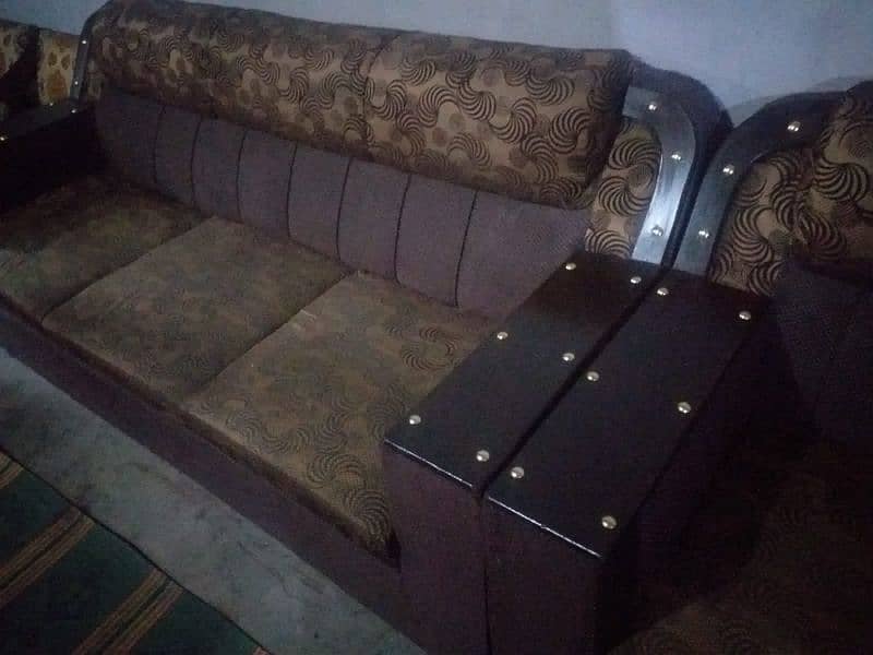 6 Seater sofa urgent for sale 0