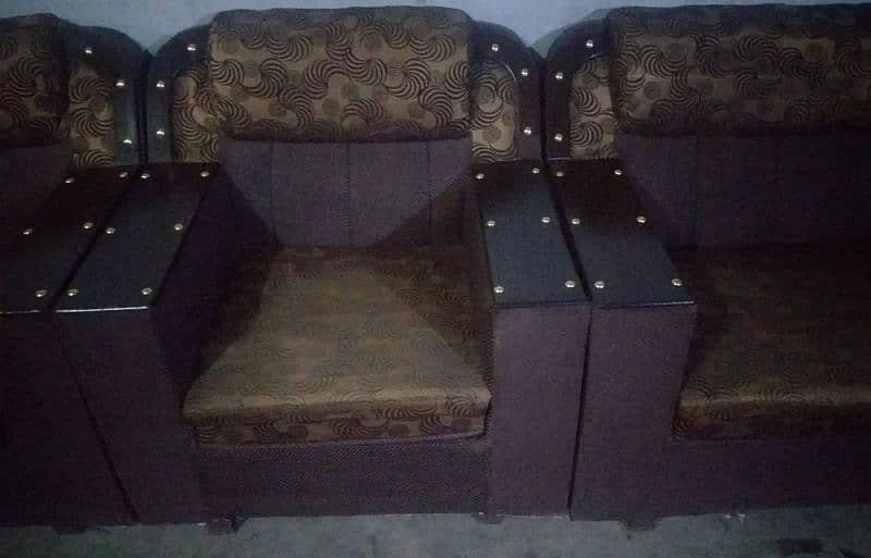 6 Seater sofa urgent for sale 2