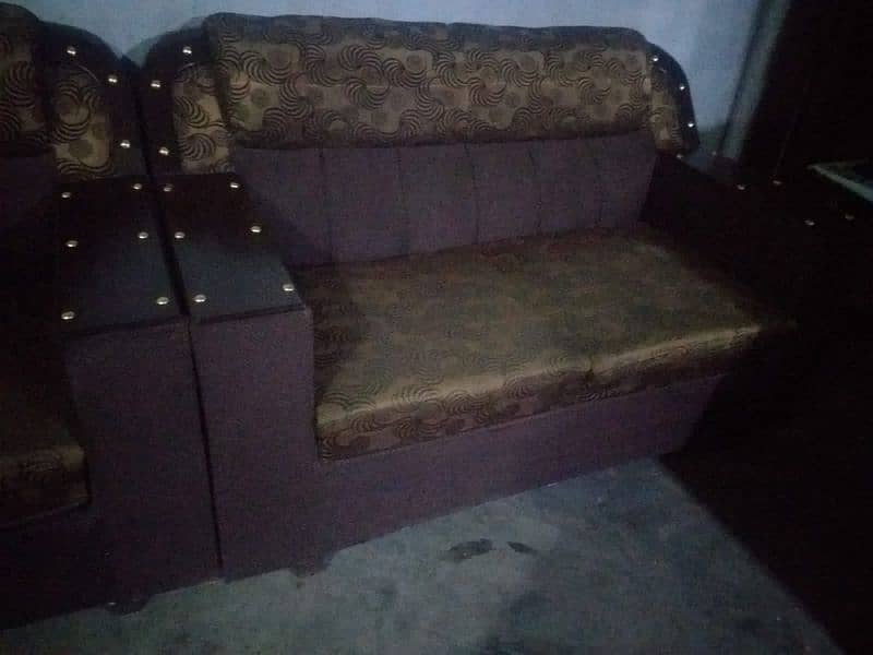 6 Seater sofa urgent for sale 3