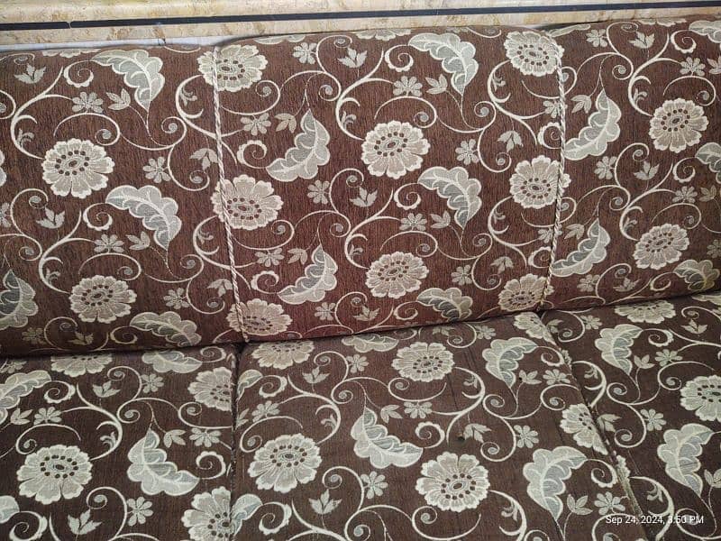 3 SEATER SOFA FOR SALE 4