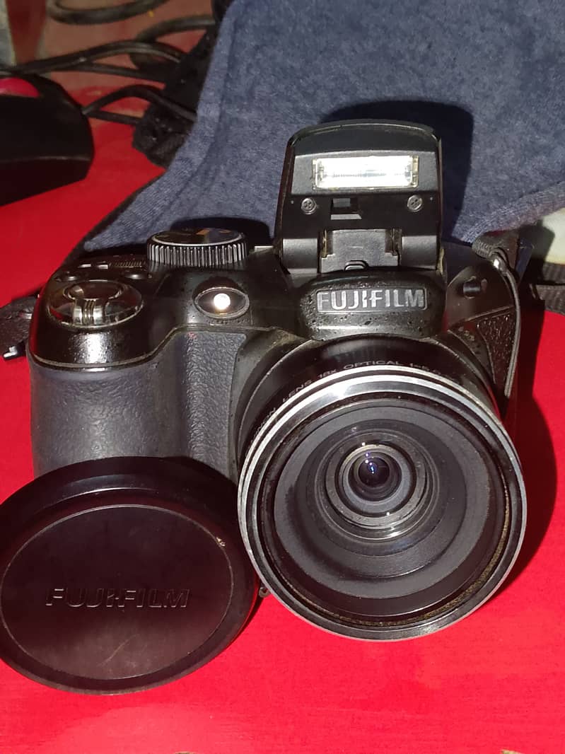 Fujifilm FinePix S2950 0