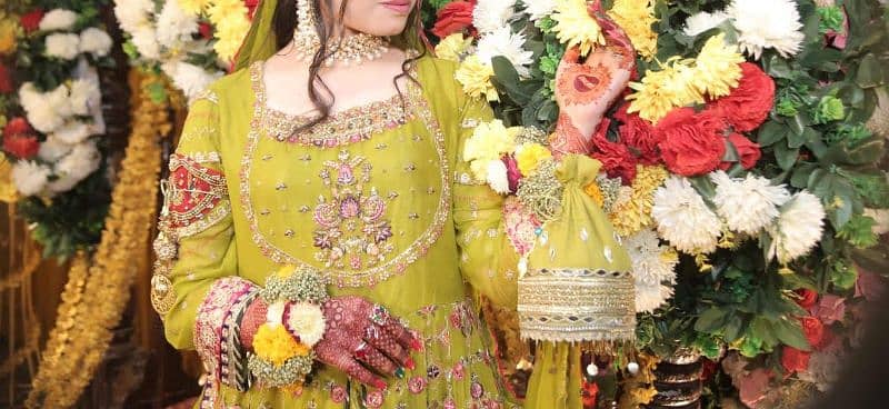 girls mehndi dress 2