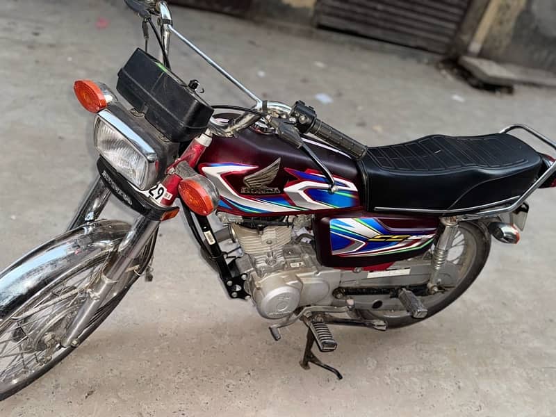 Honda 125 Model 2022 Nut To Nut Genioune 100% Pack 13500 KM Runing Ono 4