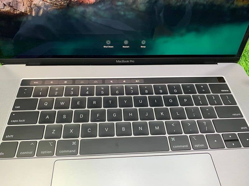 MACBOOK PRO 2019 CORE i9 for sale me no repair 1