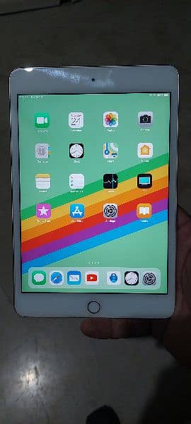 Apple ipad mini 4 128 gb gold color in mint condition 1