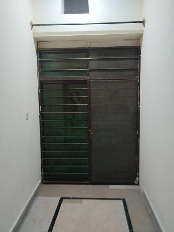 Ghouri town pH 4A Ground floor water electrity Available rent 6