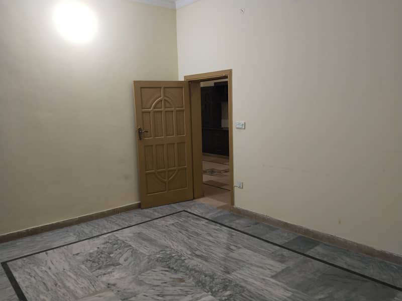 Ghouri town pH 4A Ground floor water electrity Available rent 9