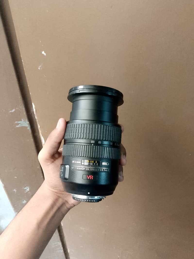 Nikon AF-S NIKKOR 24-120mm ED VR Lens 1