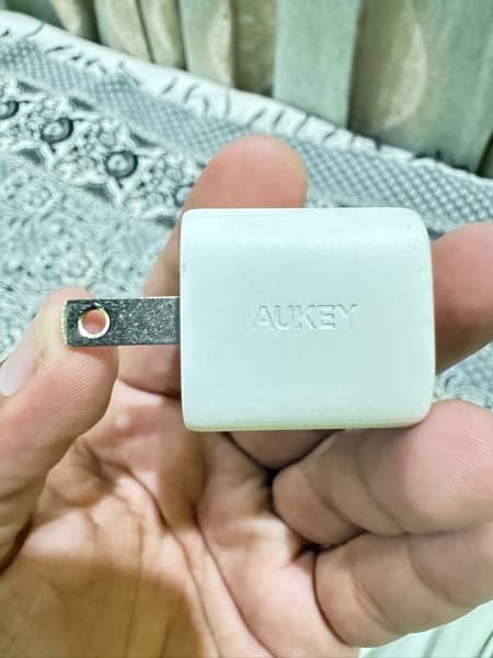 iphone Aukey charger 4