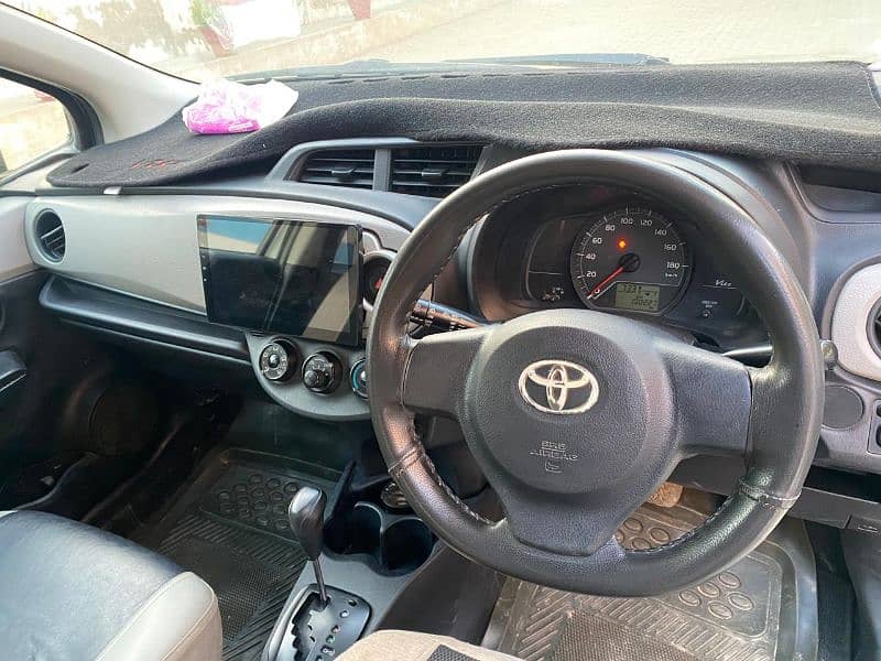 Toyota Vitz 2011 8