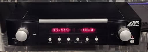 Mark Levinson No. 523 analog pre-amplifier