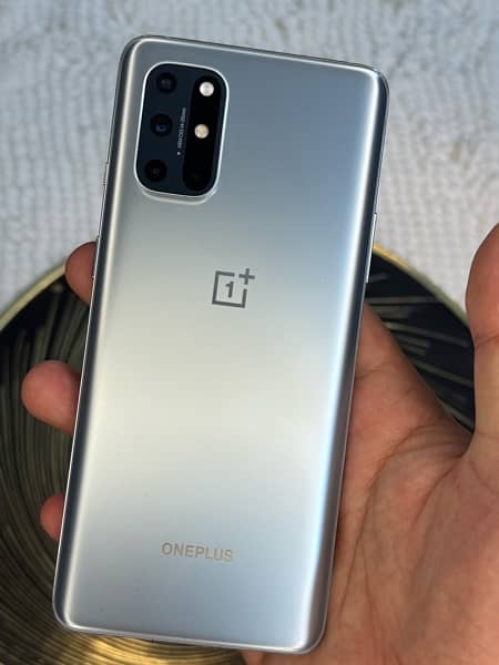 Onplus 8T 12/256 GB                                            Samsung 1