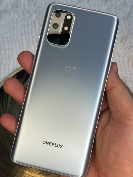 Onplus 8T 12/256 GB                                            Samsung 2