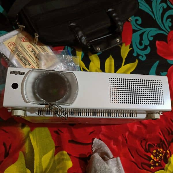 Sanyo Multimedia Projector 1