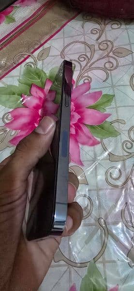 i phone 13 pro LLA model 128GB 7