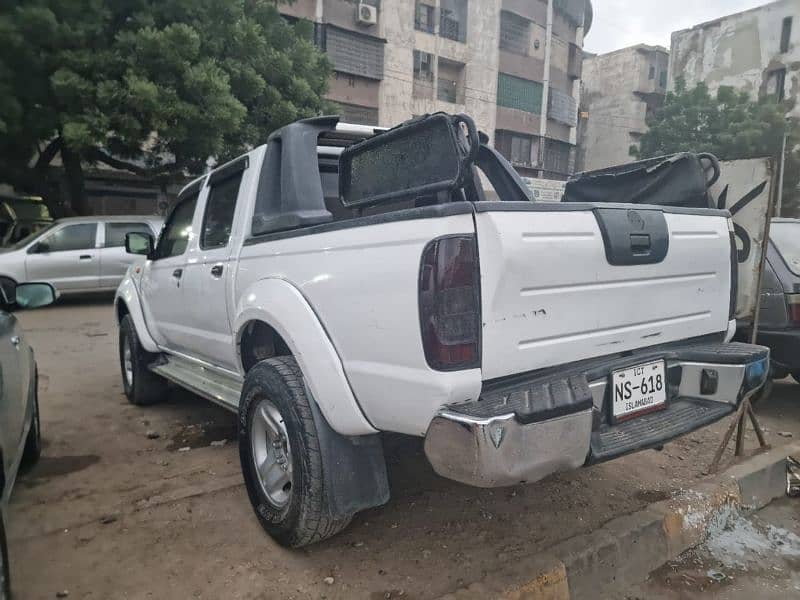 Hilux Nissan Navara 2008 double cabin Suv / pickup / truck 3