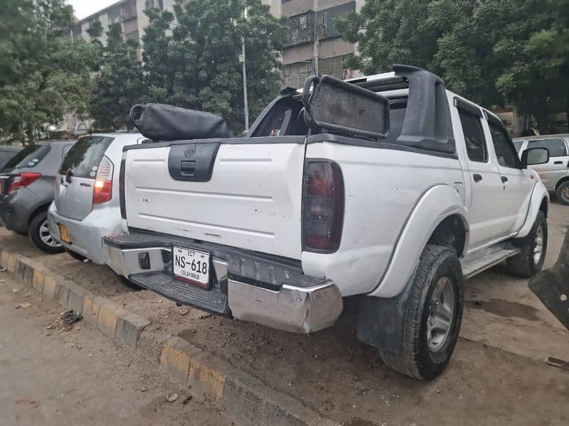 Hilux Nissan Navara 2008 double cabin Suv / pickup / truck 4