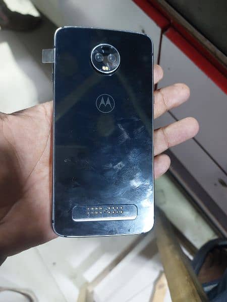 moto z3 ok he bilkul koi shade nai he condition normal har chezz ok 1