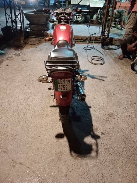 Suzuki GS 150 2