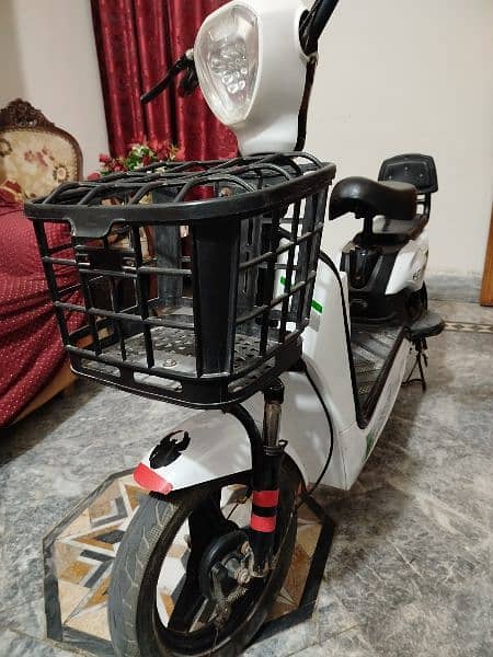 YJ Future Electric Scooty Indus 2024 1