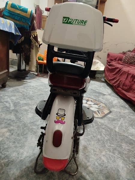 YJ Future Electric Scooty Indus 2024 5