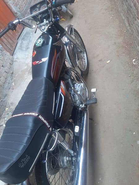 honda 125 and honda 70 6