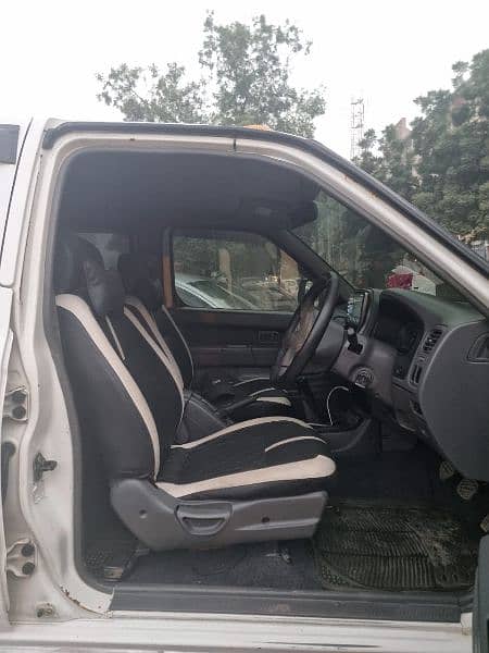 Nissan Hilux navara double cabin / Suv / pickup / truck 1