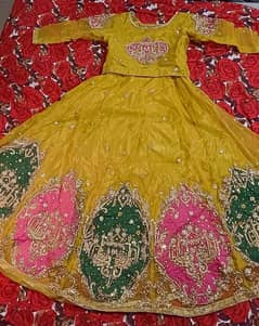 mehndi lehnga