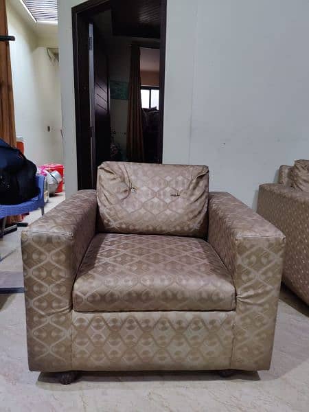 sofa set in best condition. no any fault 9