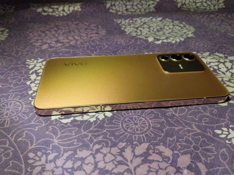 vivo v23 5G Golden Color 7