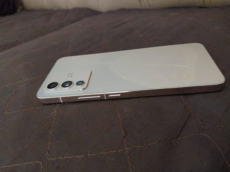 vivo v23 5G Golden Color 10