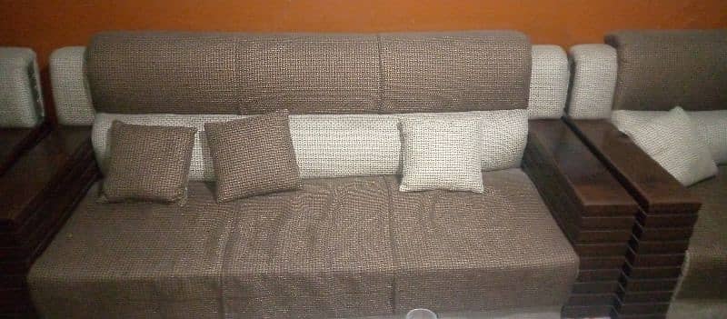 5 seater sofa  urgent sale in good condition 1