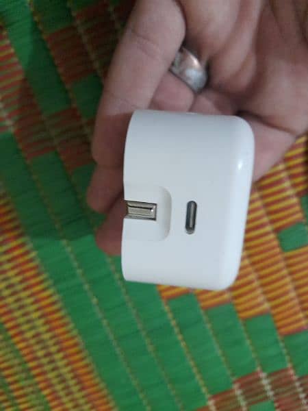 IPhone 15 Pro Charger 1 Bar used kiya ha 1