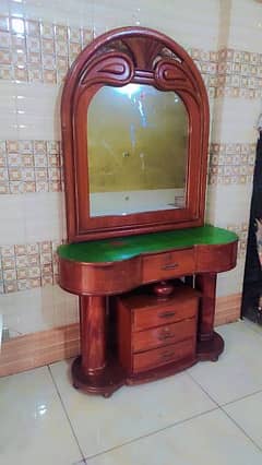 Dressing table