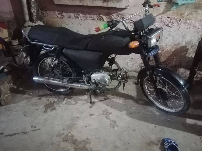 Crown bike 2012 model Sukkur number geninun parts. All bike ok 0