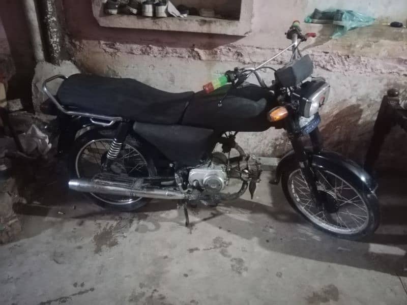 Crown bike 2012 model Sukkur number geninun parts. All bike ok 2