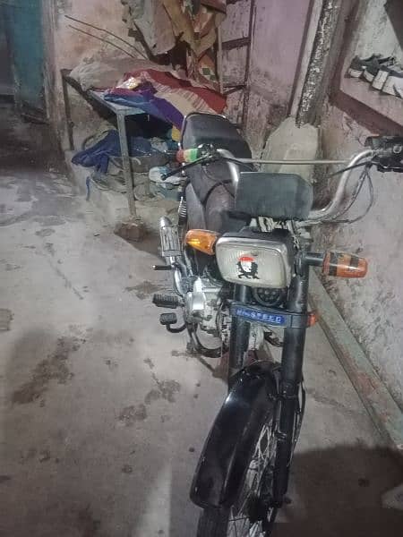 Crown bike 2012 model Sukkur number geninun parts. All bike ok 3