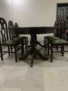 complete Dining tabel with 8 chairs ( shesham wood)