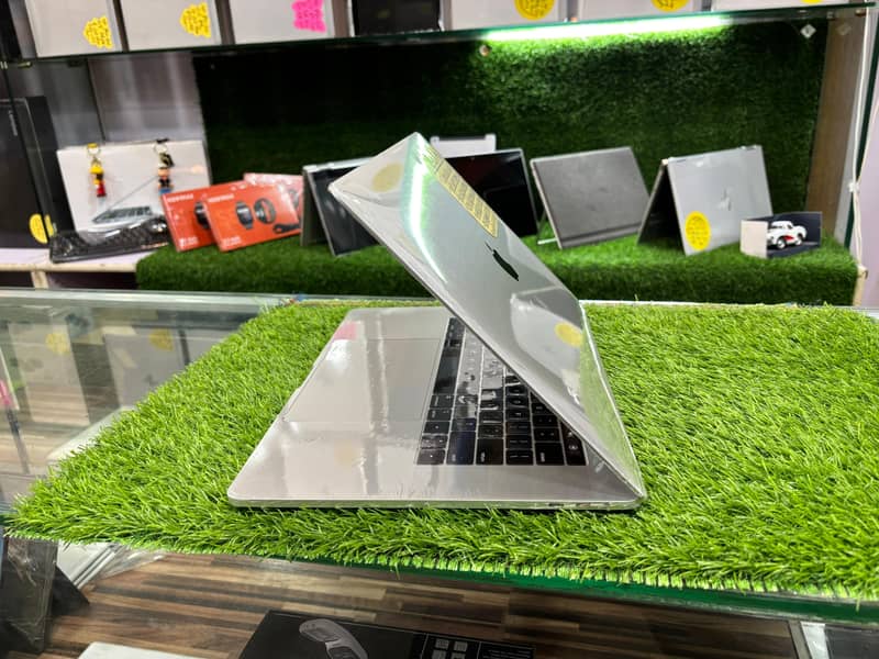 MacBook Pro (16-inch, 2019) 4 GB 3d Dedicated Card 2