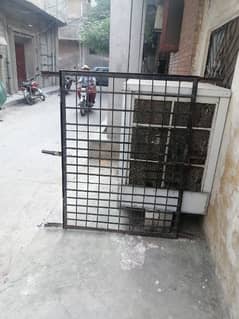 DOG HOUSE GATE CAN BE USED FOR MULTIPLE ANIMAL