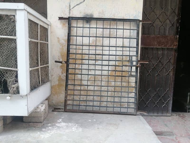 DOG HOUSE GATE CAN BE USED FOR MULTIPLE ANIMAL 1