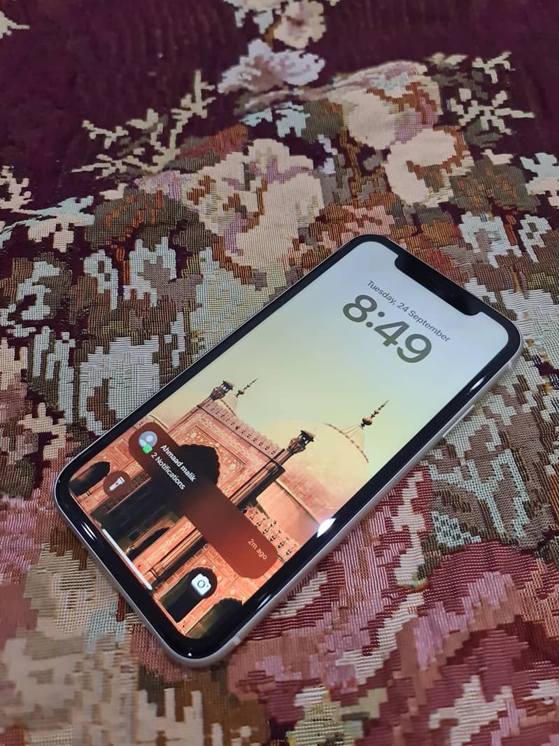 iphone 11 white 64 gb 3